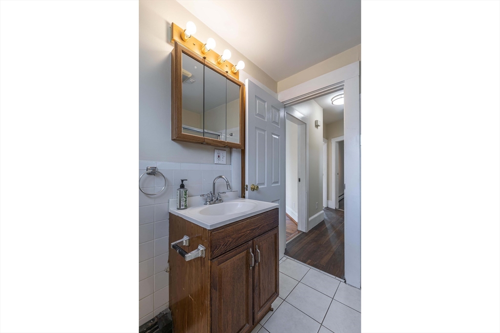 5 bed, 2 bath apartment for rent at 376 Medford St Unit 2, Somerville — photo 18 of 41