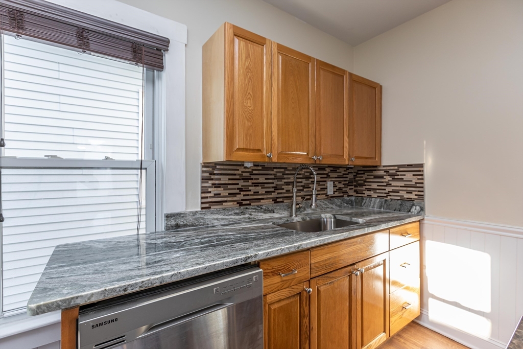5 bed, 2 bath apartment for rent at 376 Medford St Unit 2, Somerville — photo 4 of 41