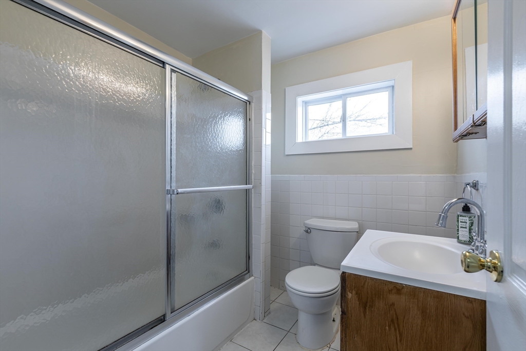 5 bed, 2 bath apartment for rent at 376 Medford St Unit 2, Somerville — photo 17 of 41
