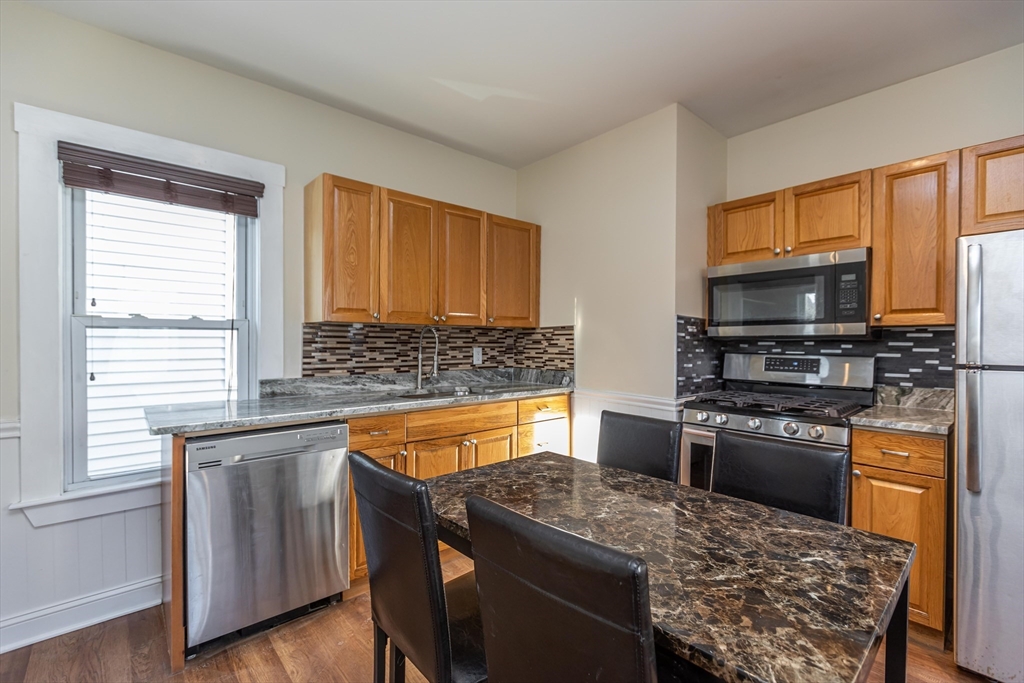 5 bed, 2 bath apartment for rent at 376 Medford St Unit 2, Somerville — photo 3 of 41