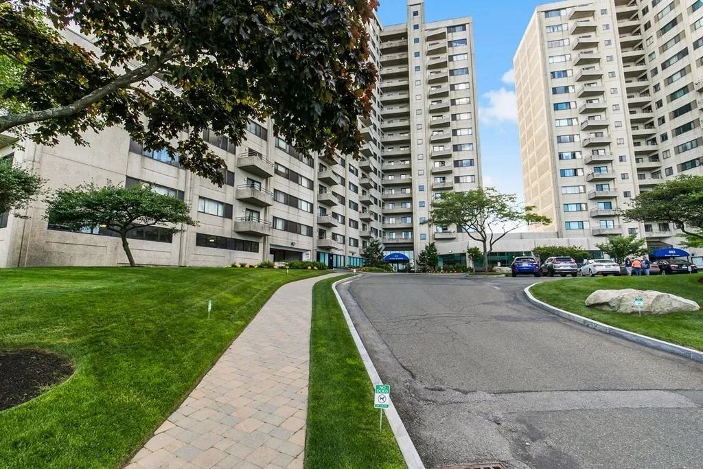 2 bed, 2 bath apartment for rent at 376 Ocean Ave Unit 1013, Revere Beach — photo 2 of 32