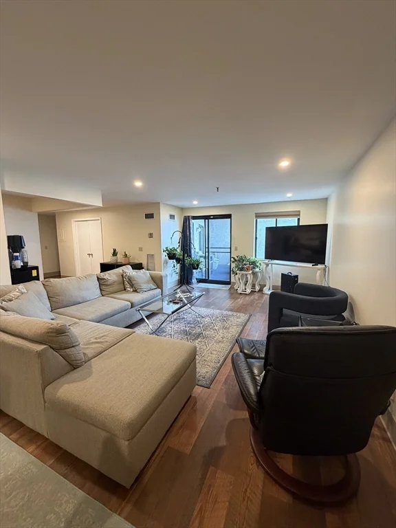 3 bed, 2 bath apartment for rent at 376 Ocean Ave Unit 901, Revere — photo 4 of 12
