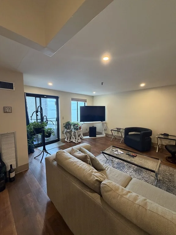 3 bed, 2 bath apartment for rent at 376 Ocean Ave Unit 901, Revere — photo 3 of 12