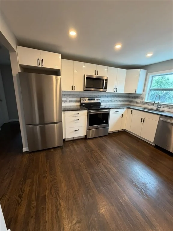 3 bed, 1 bath apartment for rent at 376 Revere Beach Pkwy Unit 1, Revere — photo 22 of 23