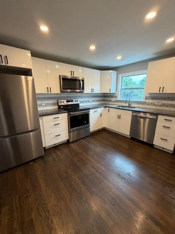 3 bed, 1 bath apartment for rent at 376 Revere Beach Pkwy Unit 1, Revere — photo 1 of 23