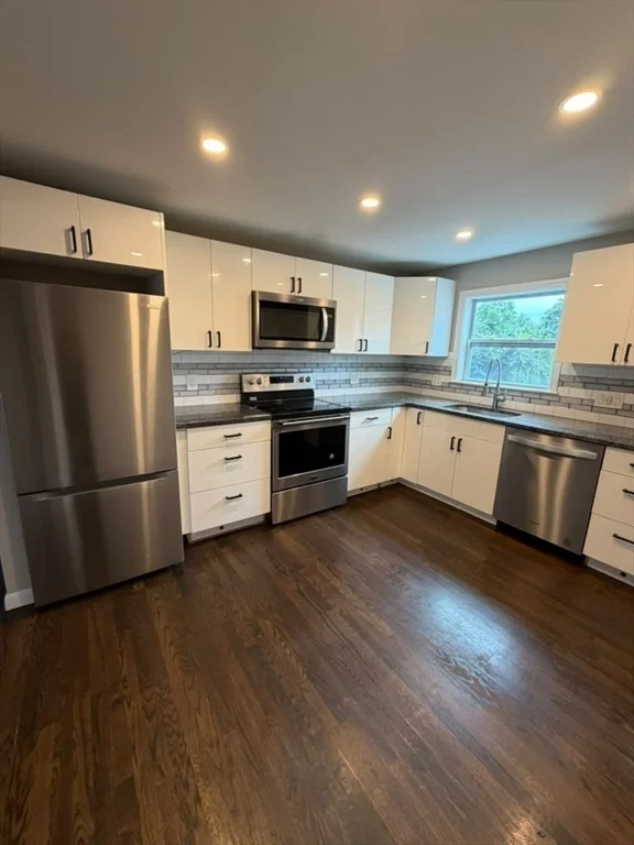 3 bed, 1 bath apartment for rent at 376 Revere Beach Pkwy Unit 1, Revere — photo 19 of 23