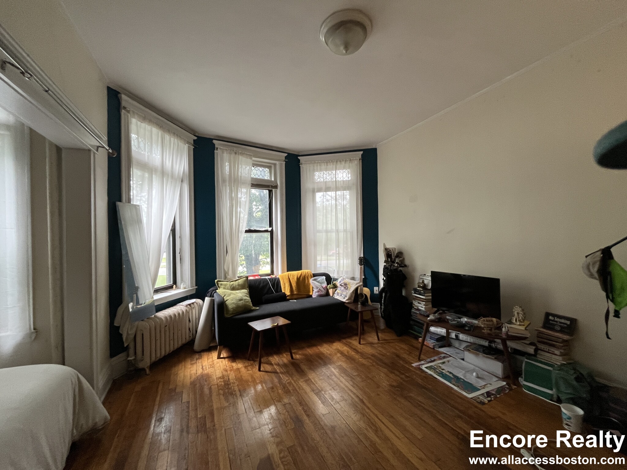 Studio bed, 1 bath apartment for rent at 376 Riverway Unit 1, Mission Hill — photo 2 of 9