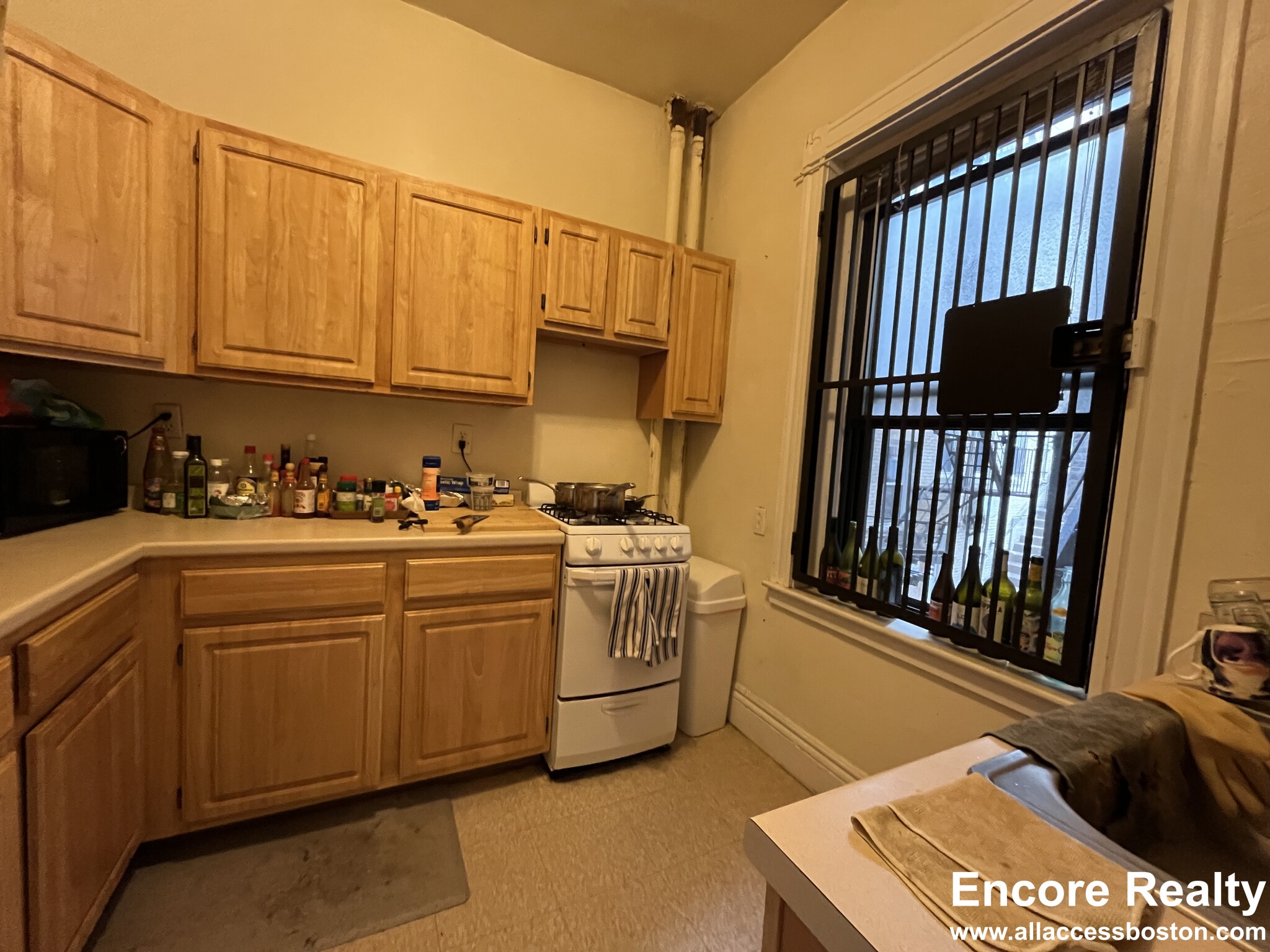 Studio bed, 1 bath apartment for rent at 376 Riverway Unit 1, Mission Hill — photo 6 of 9