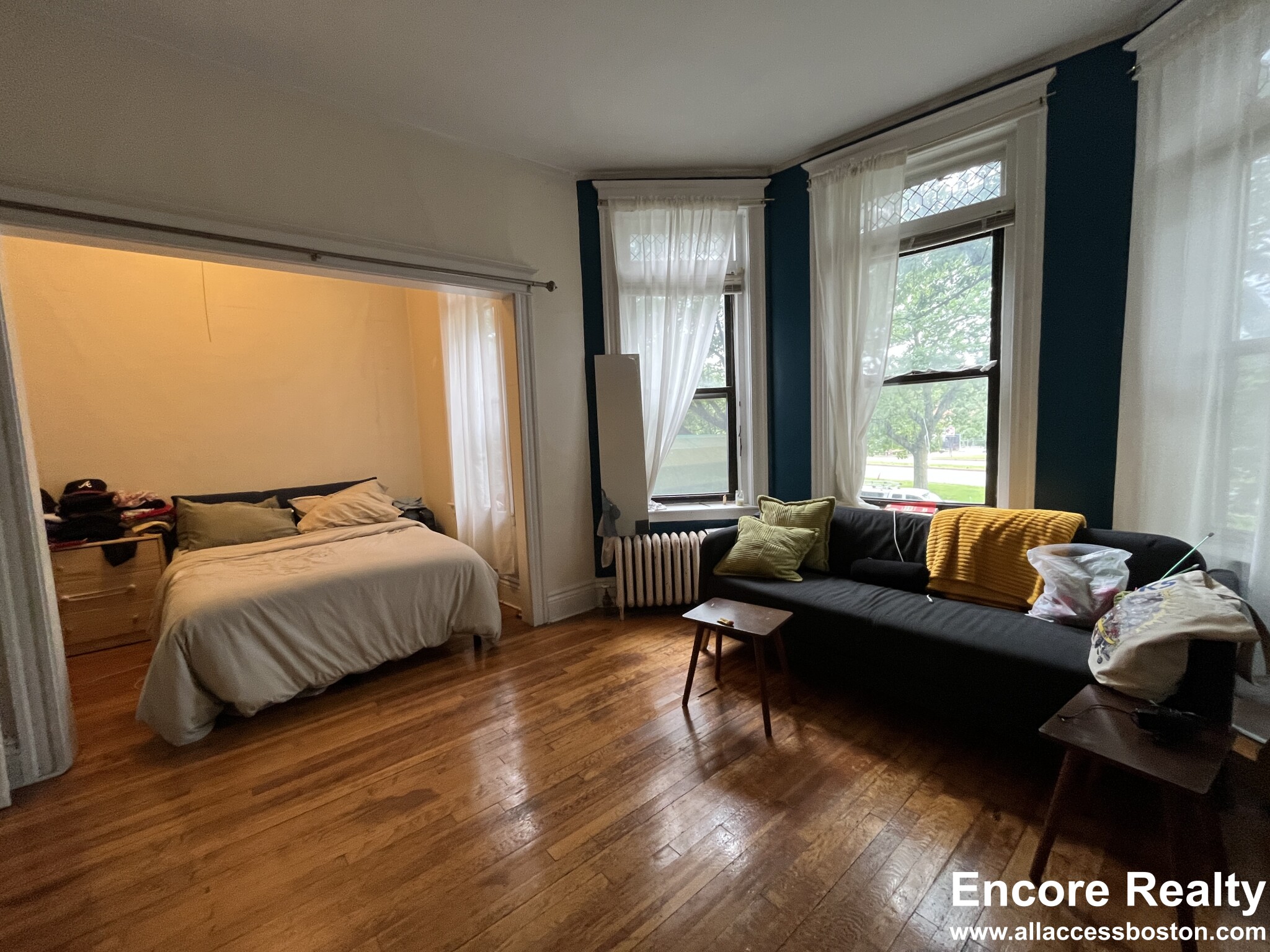 Studio bed, 1 bath apartment for rent at 376 Riverway Unit 1, Mission Hill