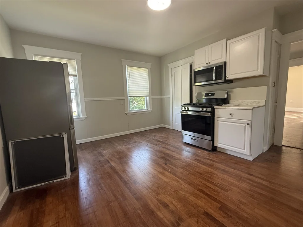 2 bed, 1 bath apartment for rent at 376 Summer St Unit 2, New Bedford — photo 4 of 13