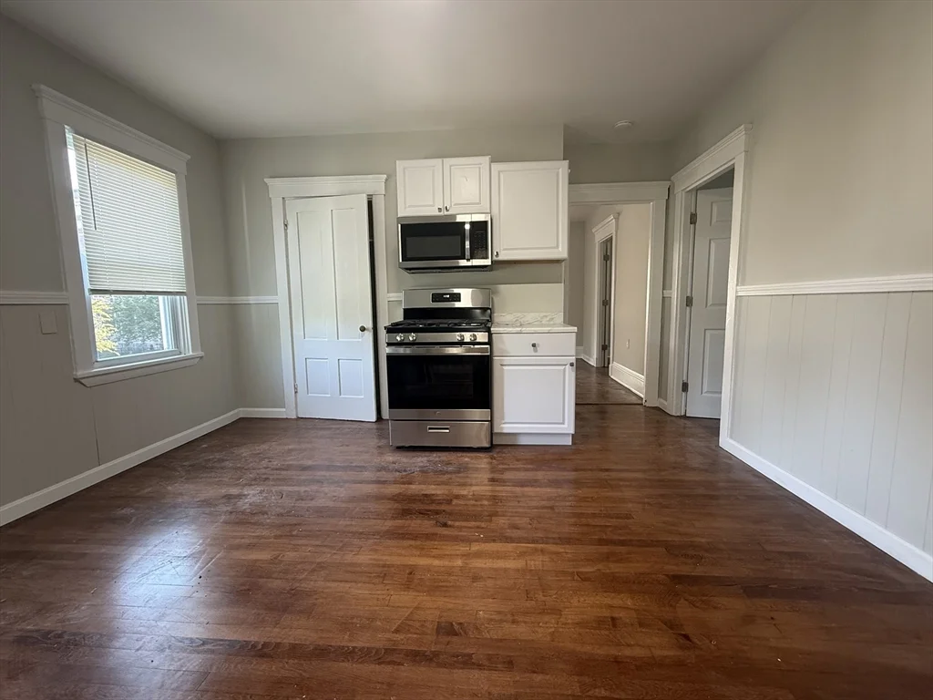 2 bed, 1 bath apartment for rent at 376 Summer St Unit 2, New Bedford — photo 3 of 13