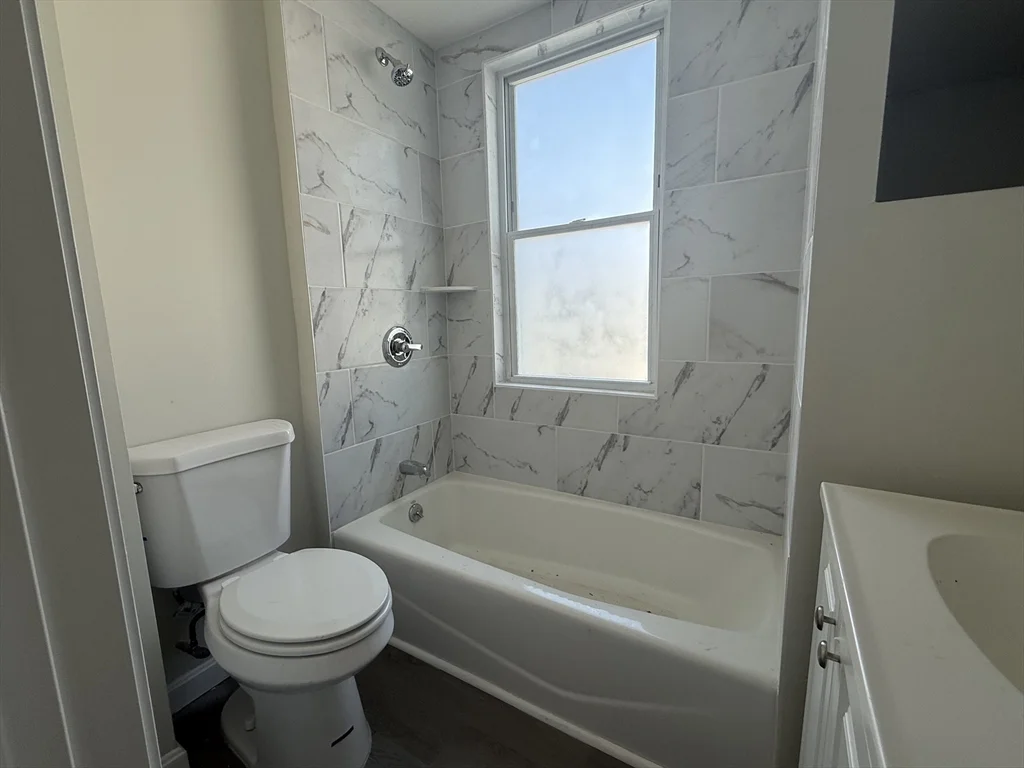 2 bed, 1 bath apartment for rent at 376 Summer St Unit 2, New Bedford — photo 6 of 13