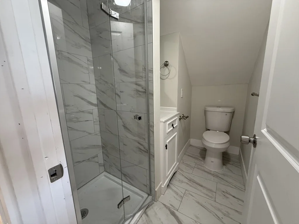 4 bed, 1 bath apartment for rent at 376 Summer St Unit 3, New Bedford — photo 8 of 12