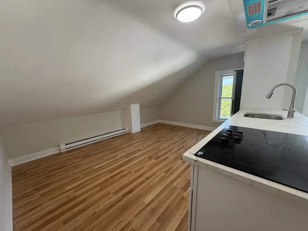 4 bed, 1 bath apartment for rent at 376 Summer St Unit 3, New Bedford — photo 5 of 12