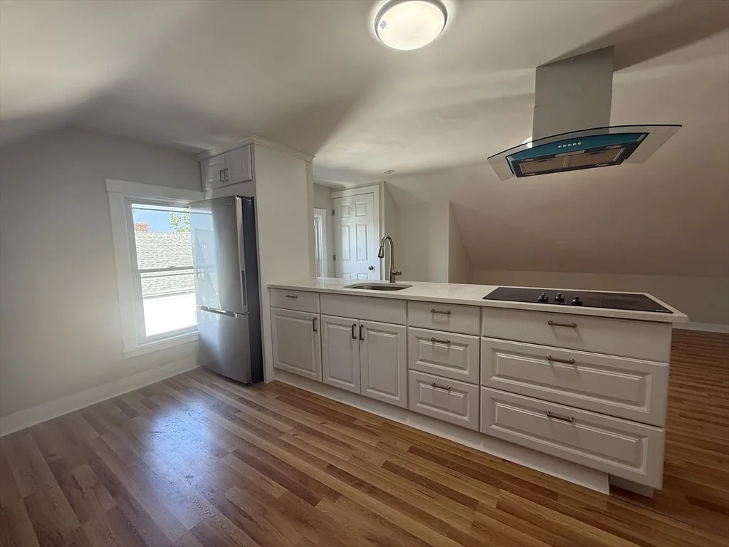 4 bed, 1 bath apartment for rent at 376 Summer St Unit 3, New Bedford — photo 6 of 12