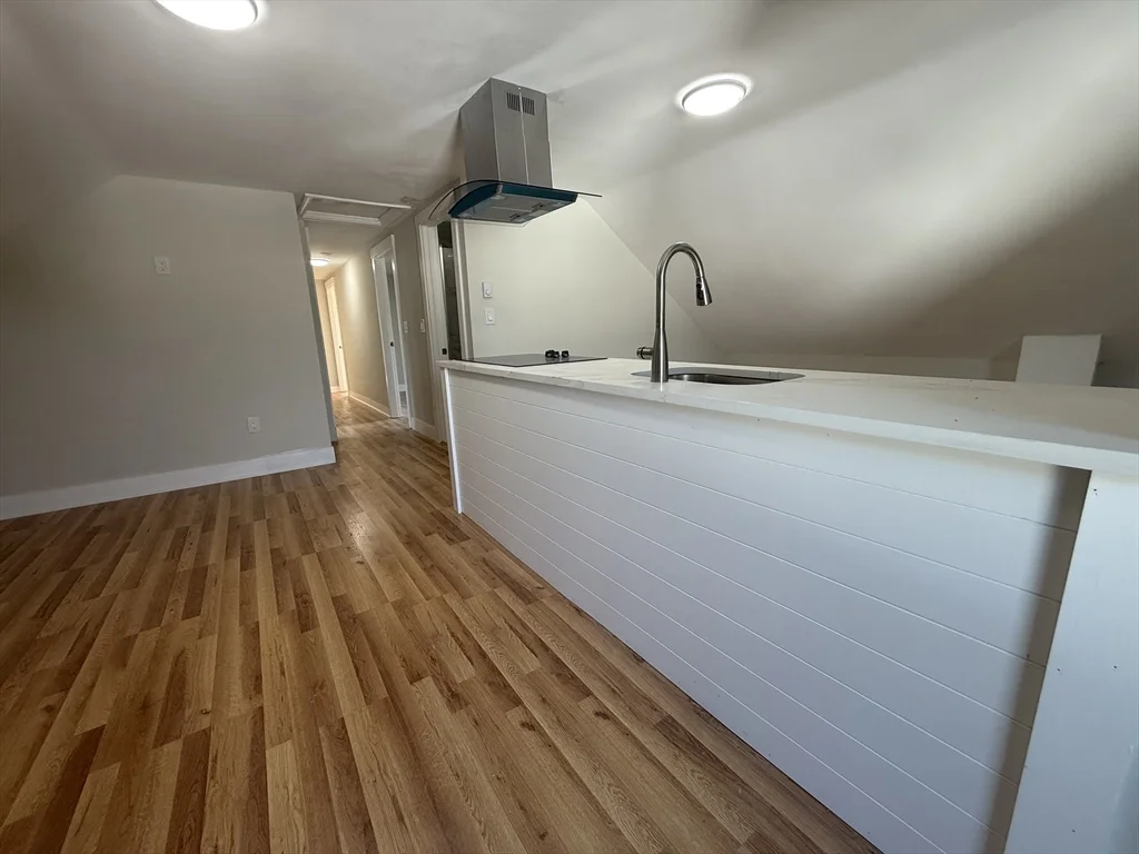 4 bed, 1 bath apartment for rent at 376 Summer St Unit 3, New Bedford — photo 3 of 12