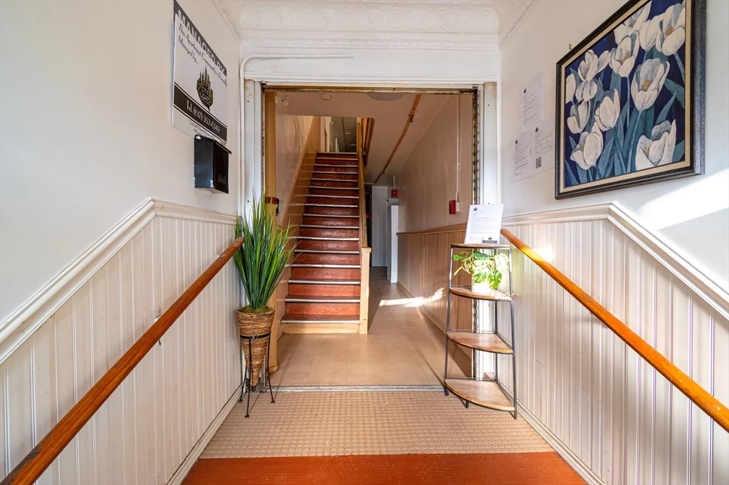1 bed, 1 bath apartment for rent at 376 Washington St Unit 12, Lynn — photo 3 of 4