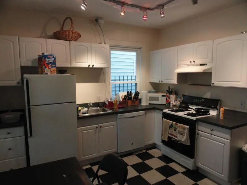 4 bed, 1 bath apartment for rent at 376 Washington St Unit 2, Ward Two