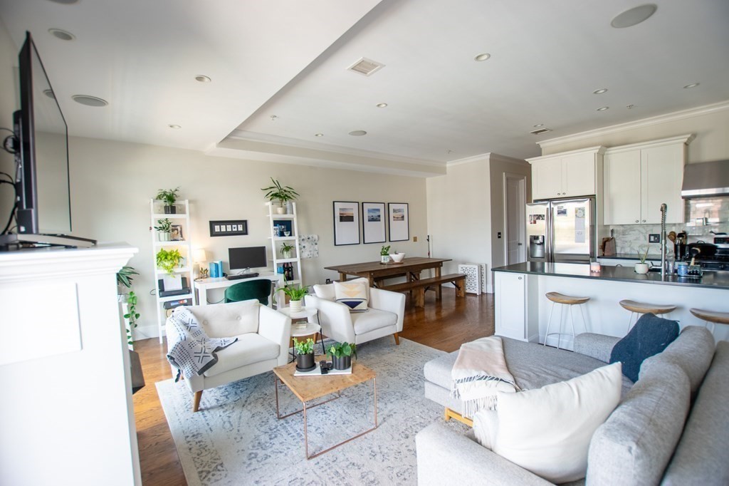 2 bed, 2 bath apartment for rent at 376 West Broadway Unit 3, South Boston — photo 4 of 20