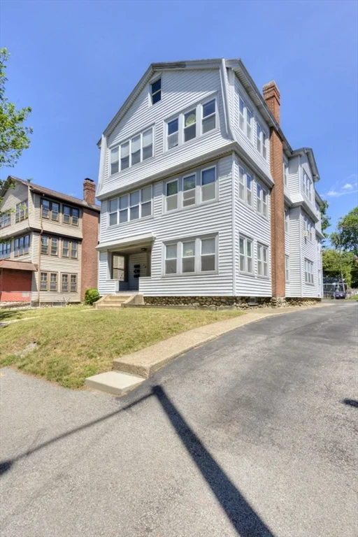 3 bed, 1 bath apartment for rent at 377 Chandler St Unit 1, Worcester — photo 1 of 27