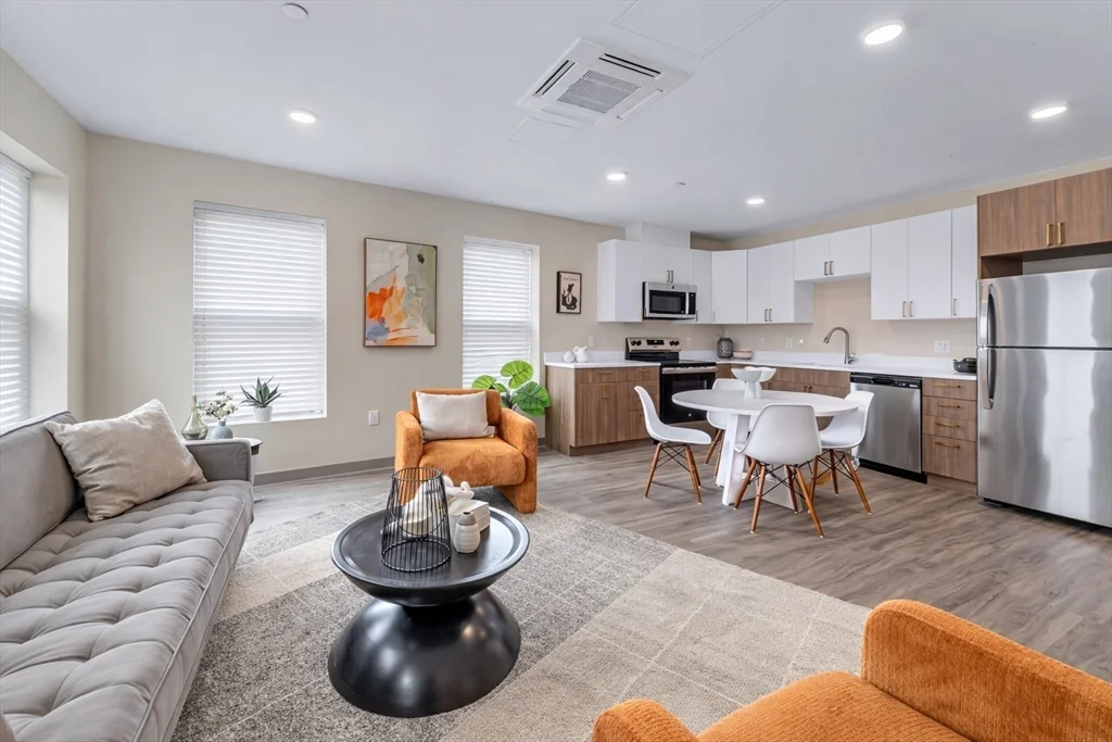 2 bed, 1 bath apartment for rent at 377 Cummins Highway Unit 2, Roslindale — photo 18 of 18