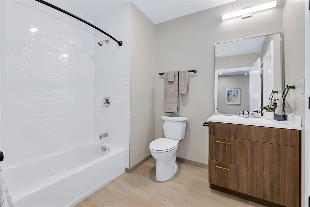 2 bed, 1 bath apartment for rent at 377 Cummins Highway Unit 2, Roslindale — photo 13 of 18