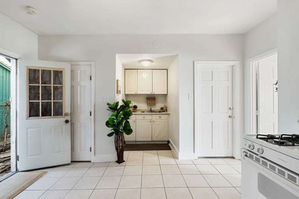1 bed, 1 bath apartment for rent at 377 Dorchester St Unit 1, South Boston — photo 13 of 18