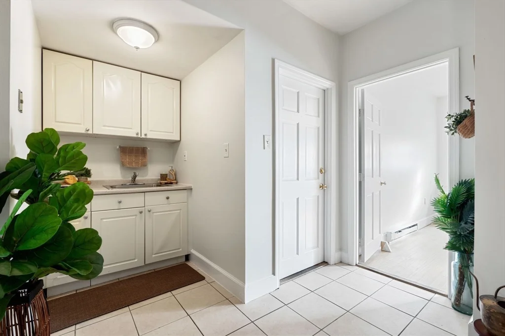 1 bed, 1 bath apartment for rent at 377 Dorchester St Unit 1, South Boston — photo 4 of 18