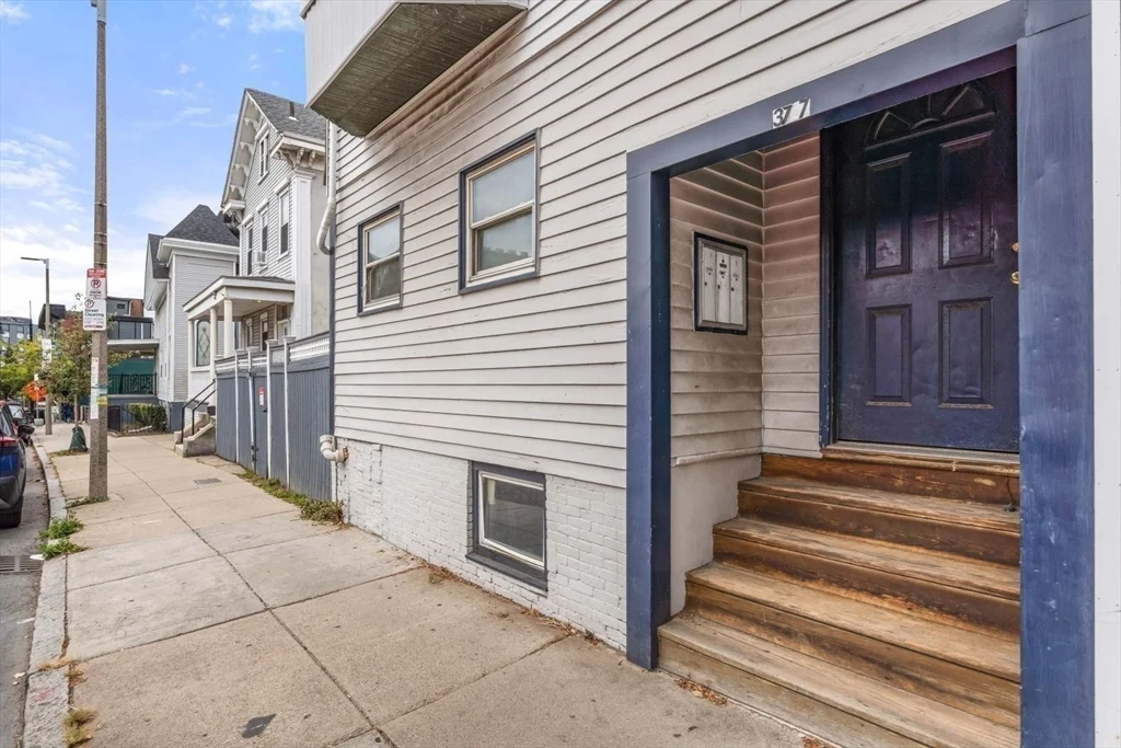 1 bed, 1 bath apartment for rent at 377 Dorchester St Unit 2, South Boston — photo 13 of 15