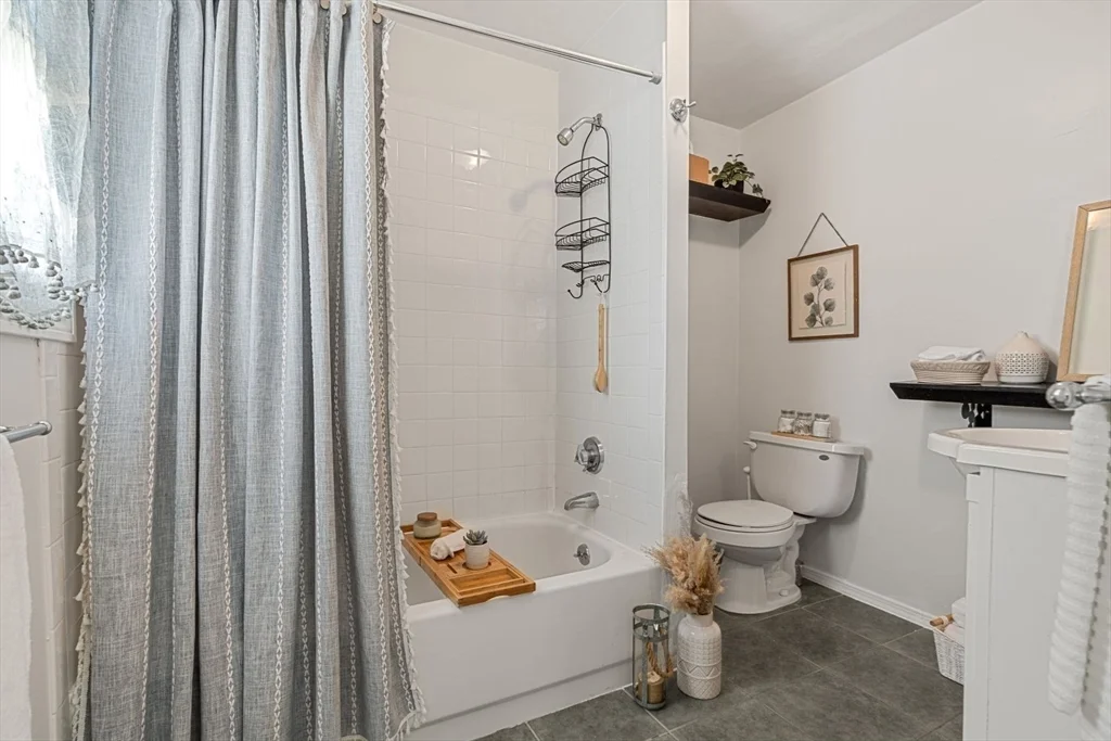 1 bed, 1 bath apartment for rent at 377 Dorchester St Unit 3, South Boston — photo 4 of 16