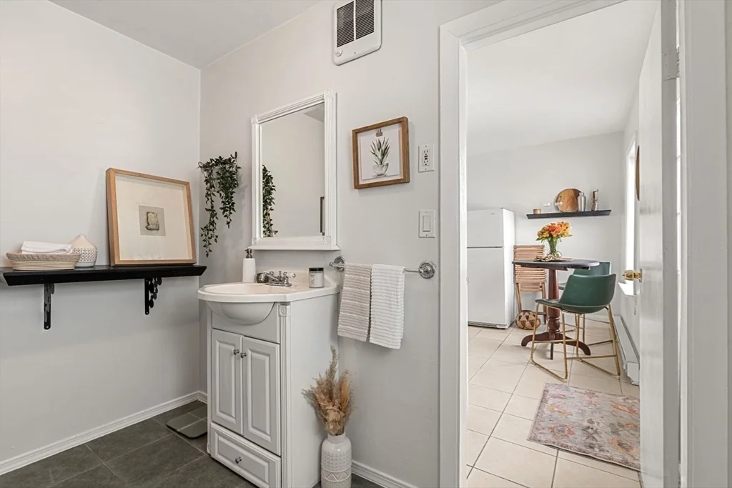 1 bed, 1 bath apartment for rent at 377 Dorchester St Unit 3, South Boston — photo 5 of 16