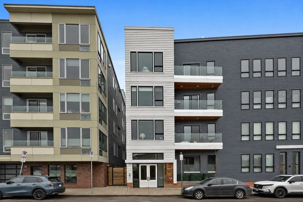 3 bed, 2 bath apartment for rent at 377 W 1st St Unit 5, South Boston — photo 1 of 26
