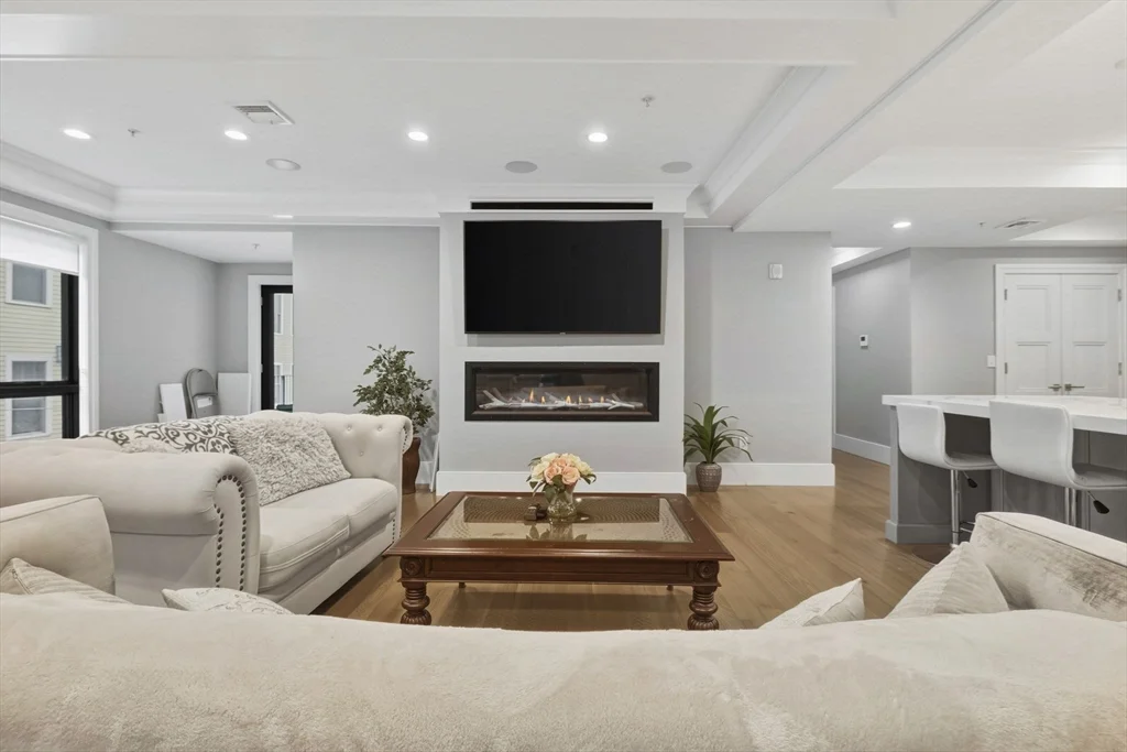 3 bed, 2 bath apartment for rent at 377 W 1st St Unit 5, South Boston — photo 9 of 26