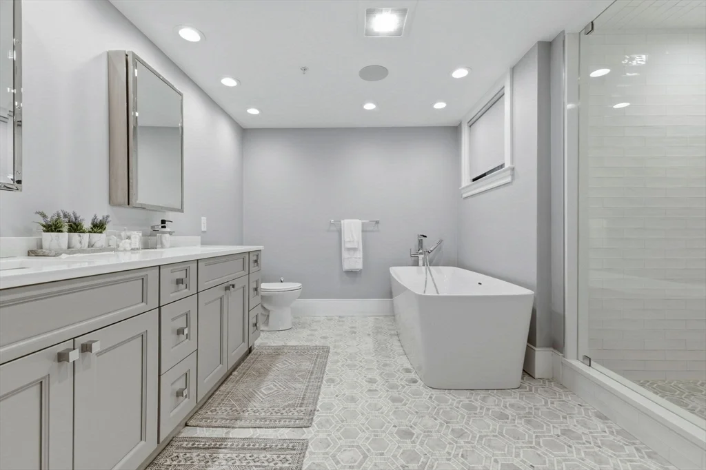 3 bed, 2 bath apartment for rent at 377 W 1st St Unit 5, South Boston — photo 15 of 26