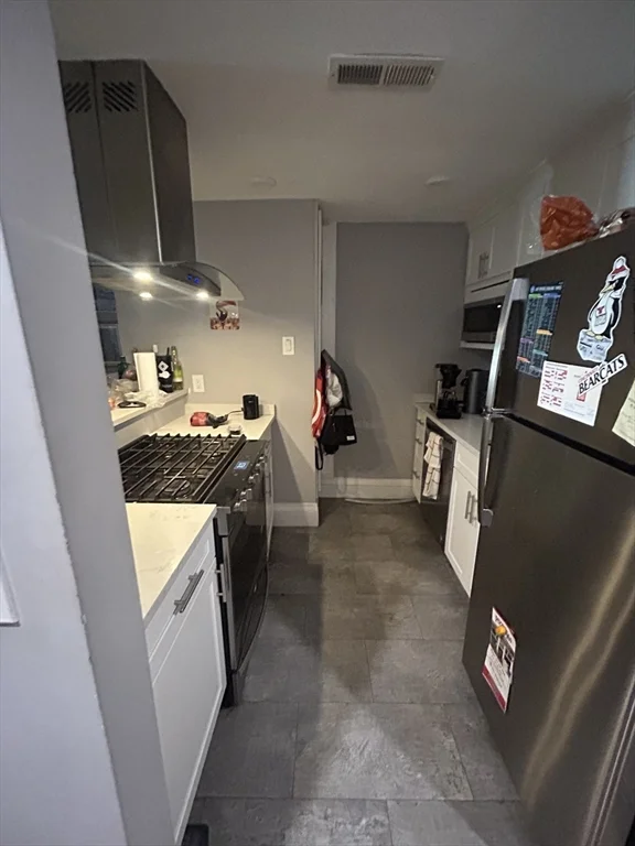 3 bed, 1 bath apartment for rent at 377 West Broadway Unit 1, South Boston — photo 6 of 11