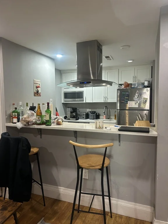 3 bed, 1 bath apartment for rent at 377 West Broadway Unit 1, South Boston — photo 5 of 11