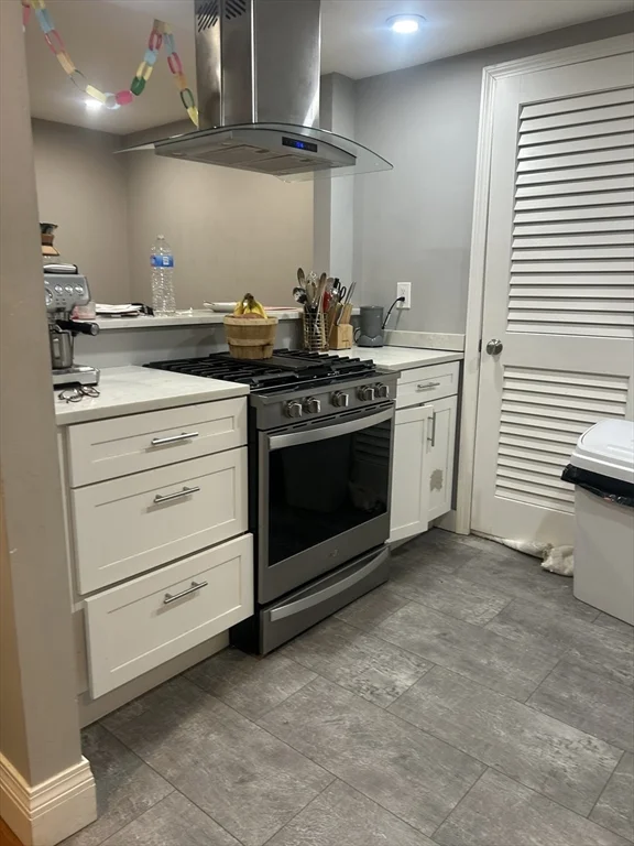 3 bed, 1 bath apartment for rent at 377 West Broadway Unit 21, South Boston — photo 2 of 10