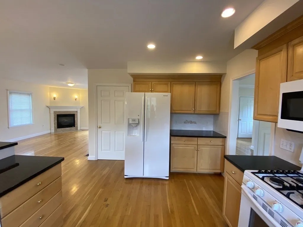 5 bed, 4+ bath apartment for rent at 378 Washington St Unit 378, Winchester — photo 16 of 33
