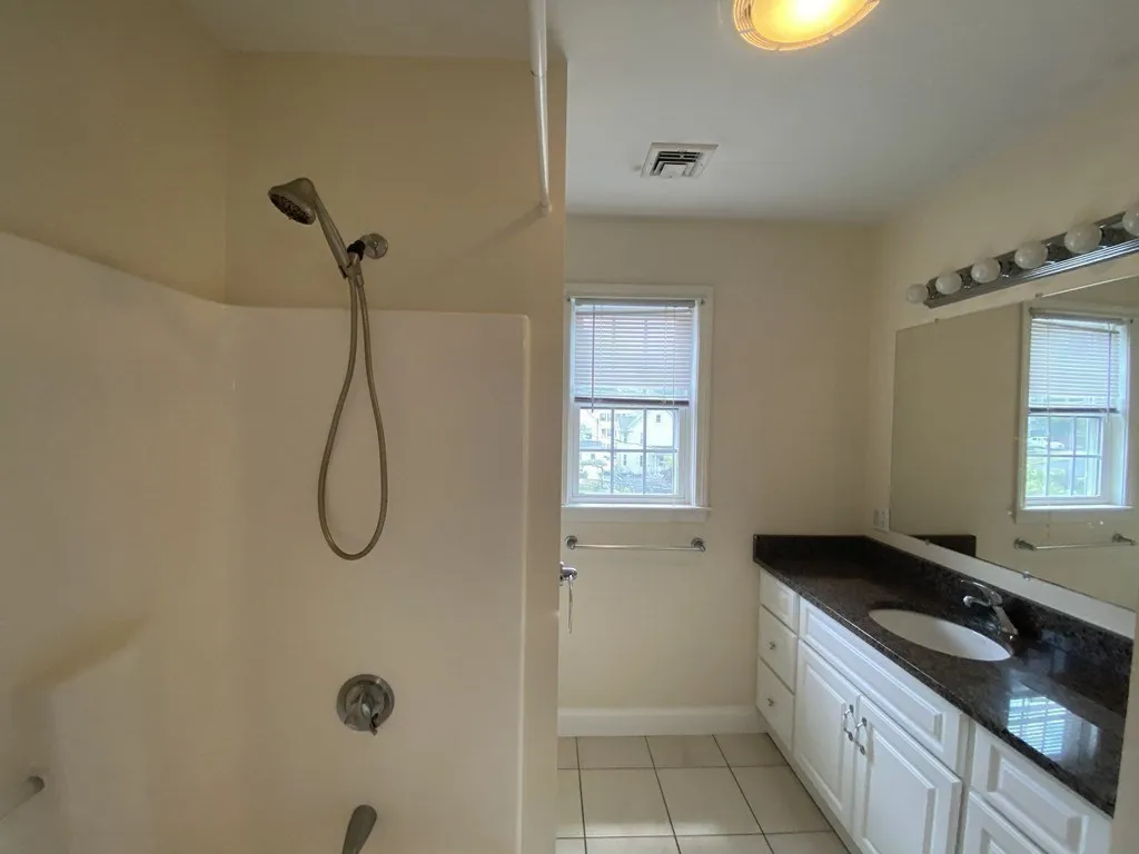 5 bed, 4+ bath apartment for rent at 378 Washington St Unit 378, Winchester — photo 21 of 33