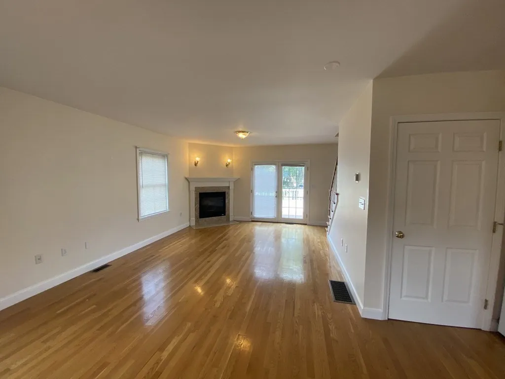 5 bed, 4+ bath apartment for rent at 378 Washington St Unit 378, Winchester — photo 8 of 33