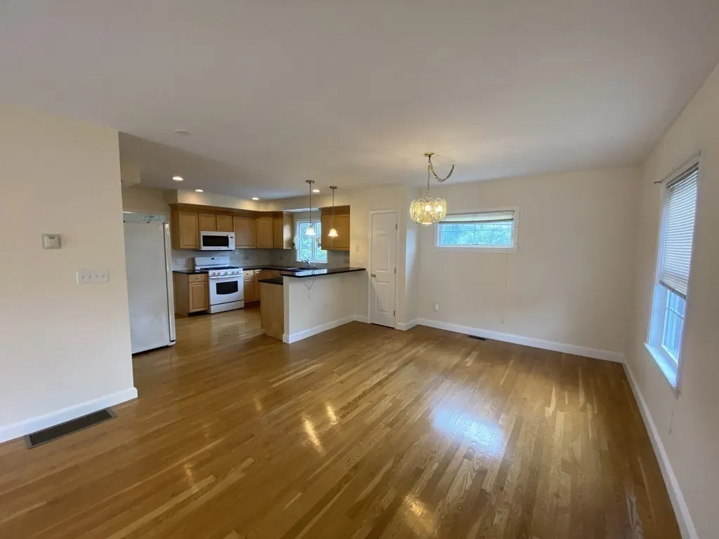 5 bed, 4+ bath apartment for rent at 378 Washington St Unit 378, Winchester — photo 3 of 33