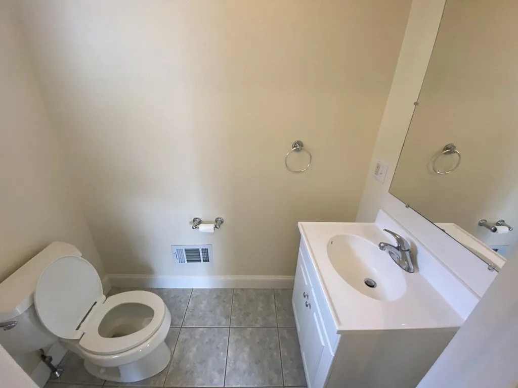 5 bed, 4+ bath apartment for rent at 378 Washington St Unit 378, Winchester — photo 32 of 33