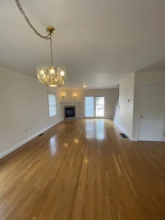 5 bed, 4+ bath apartment for rent at 378 Washington St Unit 378, Winchester — photo 9 of 33