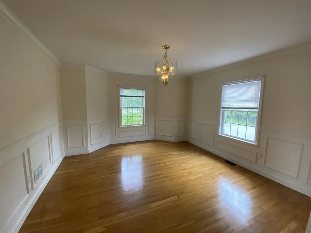 5 bed, 4+ bath apartment for rent at 378 Washington St Unit 378, Winchester — photo 14 of 33