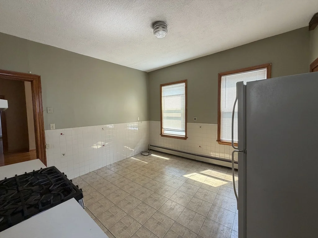 2 bed, 1 bath apartment for rent at 379 Cardinal Mederios Ave Unit 3, Kendall Square — photo 8 of 17
