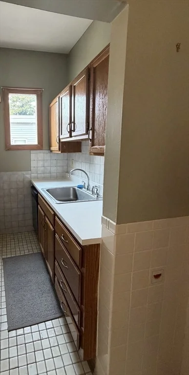 2 bed, 1 bath apartment for rent at 379 Cardinal Mederios Ave Unit 3, Kendall Square — photo 6 of 17