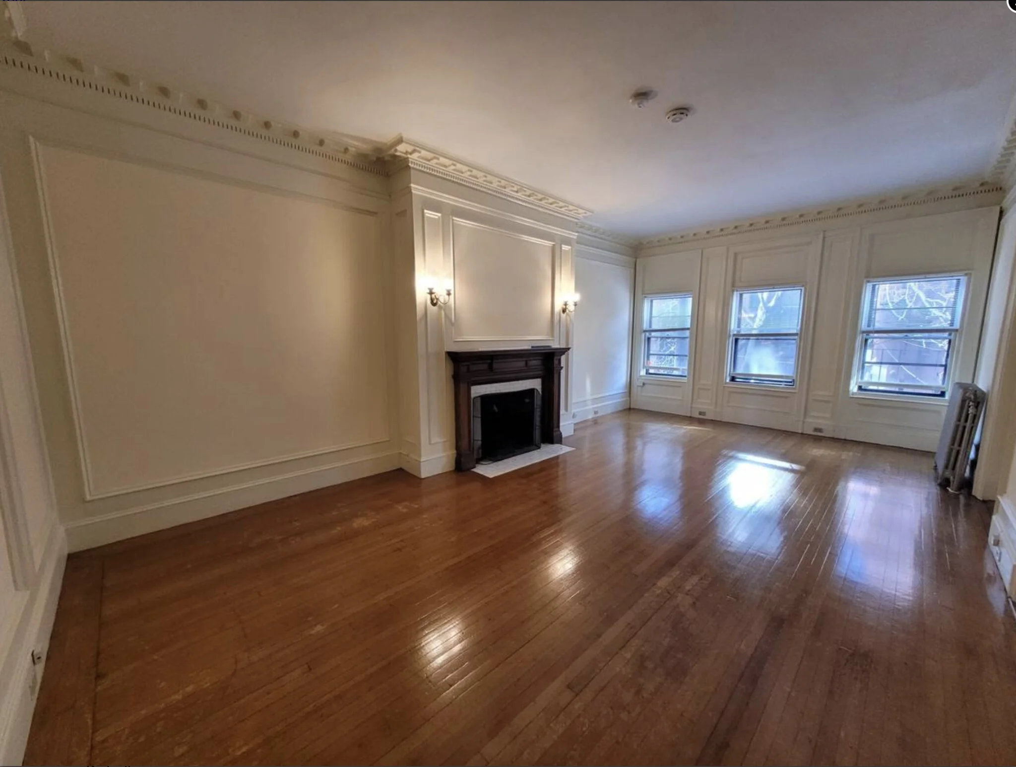 Studio bed, 1 bath apartment for rent at 379 Commonwealth Ave Unit 3, Back Bay — photo 1 of 4