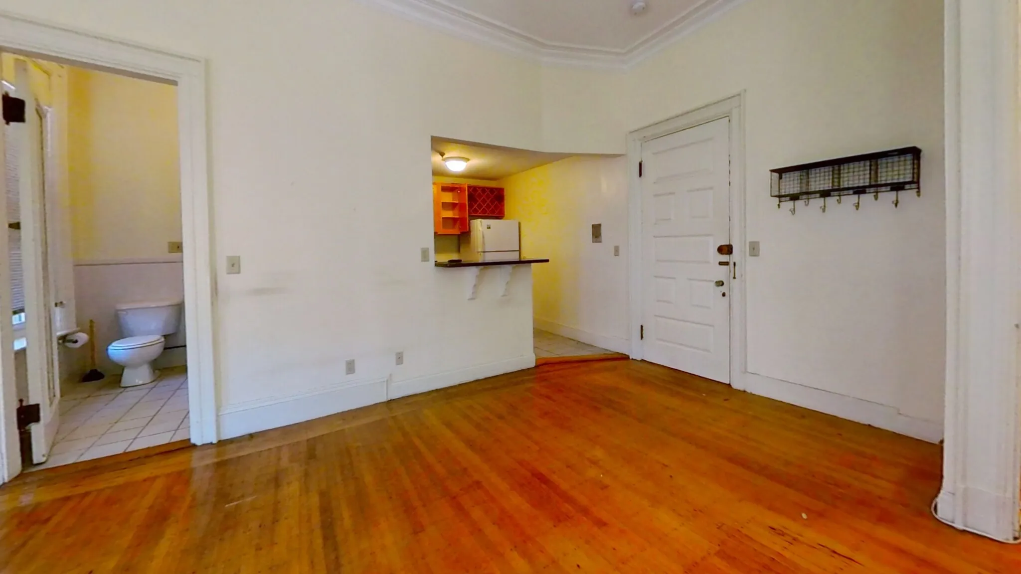 Studio bed, 1 bath apartment for rent at 379 Commonwealth Ave Unit 5, Back Bay — photo 2 of 8