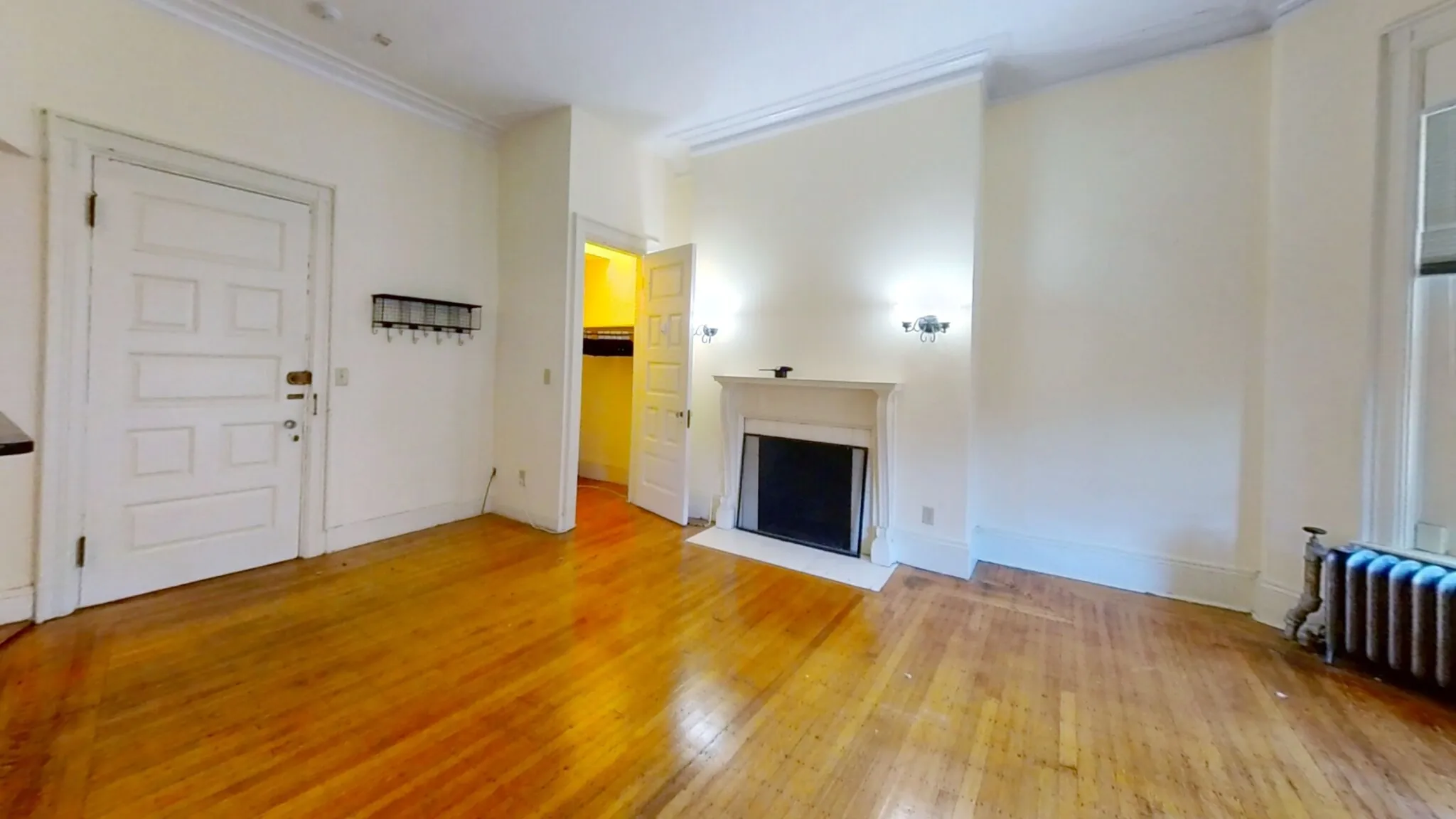 Studio bed, 1 bath apartment for rent at 379 Commonwealth Ave Unit 5, Back Bay — photo 3 of 8
