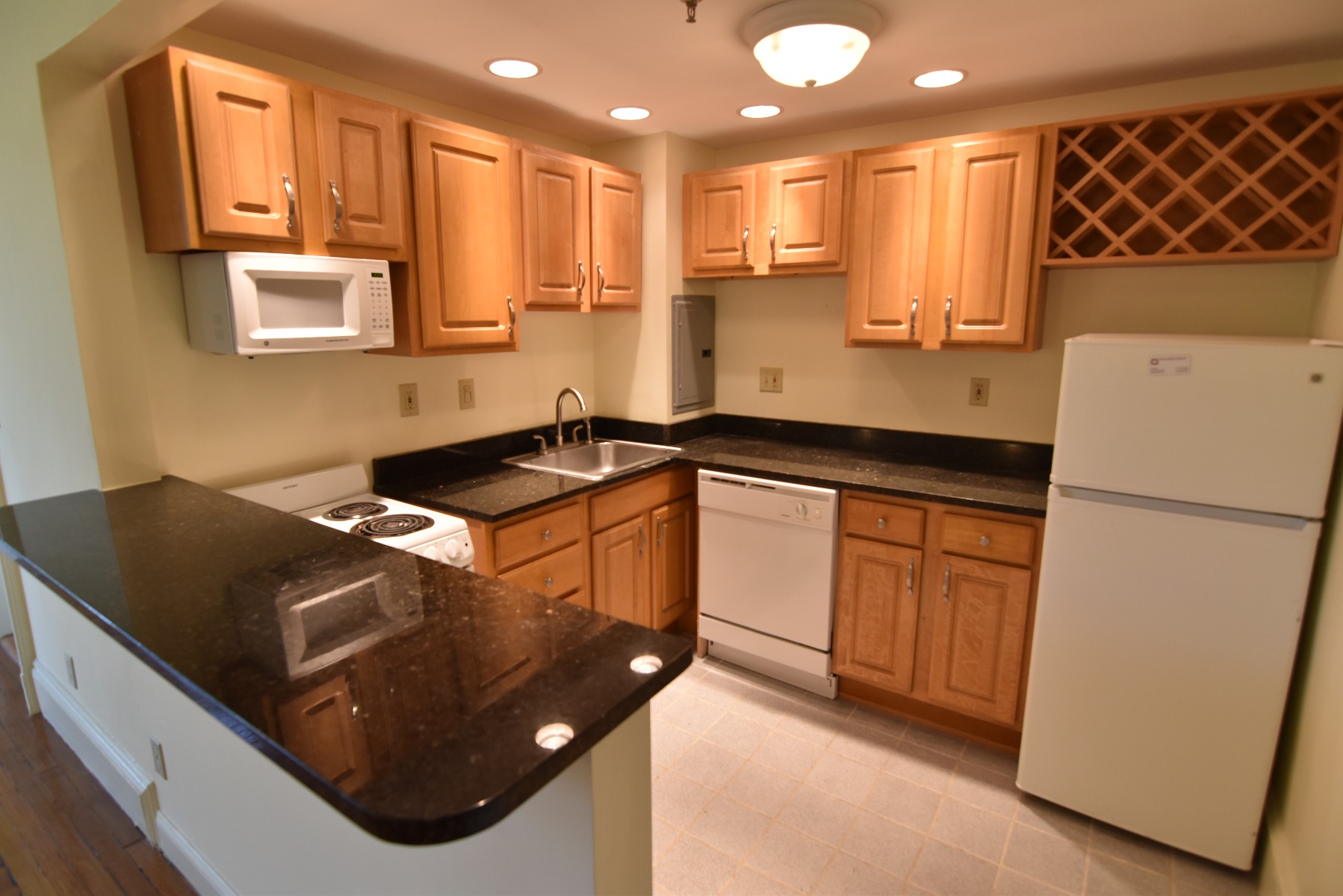 Studio bed, 1 bath apartment for rent at 379 Commonwealth Ave Unit 7, Back Bay — photo 6 of 9